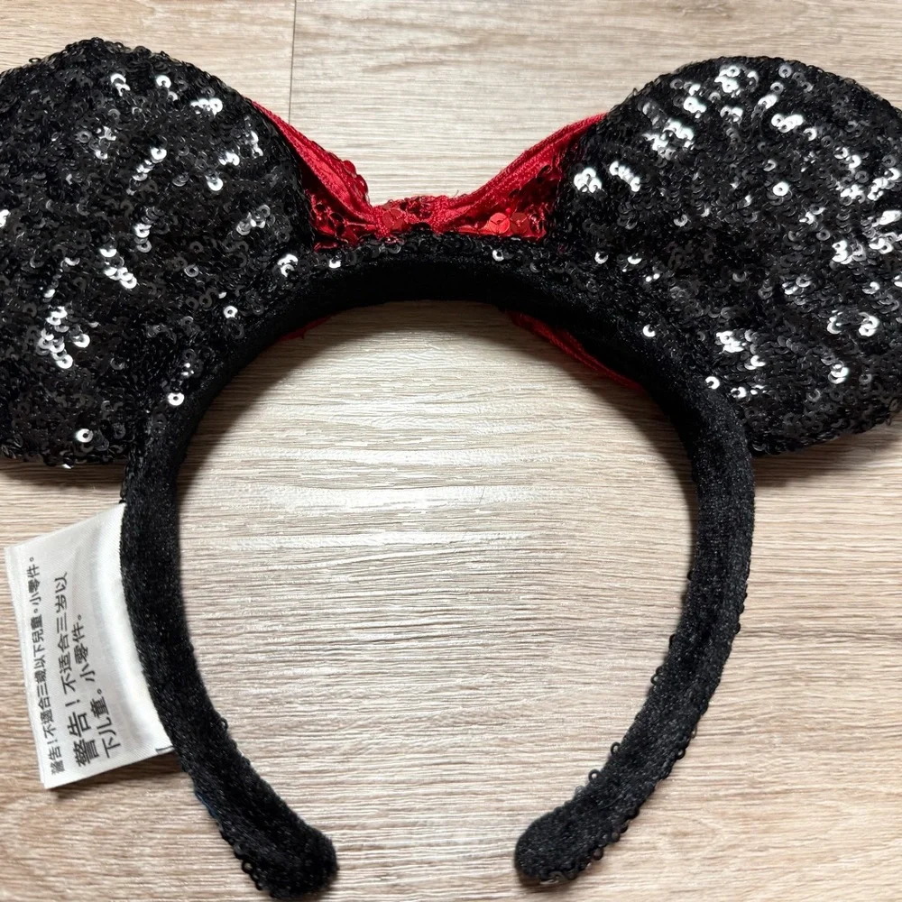 Red and Black Sequin Hair Accessory - Picture 2 of 2